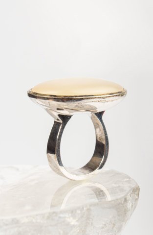 Frosted Cream Stone Ring