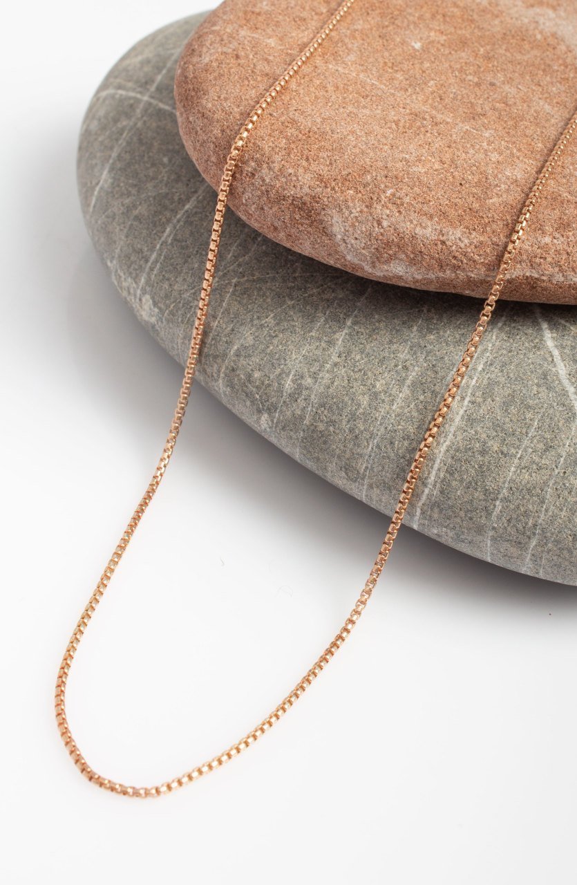 Tiny Squares Loop Chain / Rose