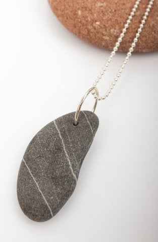 Şans Çakılı Kolye Ucu / Çizgili Tablet