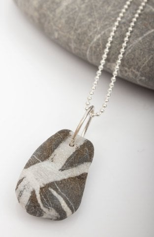 Şans Çakılı Kolye Ucu / Kalın Beyaz Çizgili