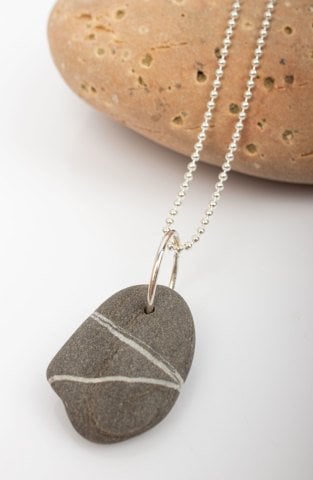 Şans Çakılı Kolye Ucu / Çift Çizgili