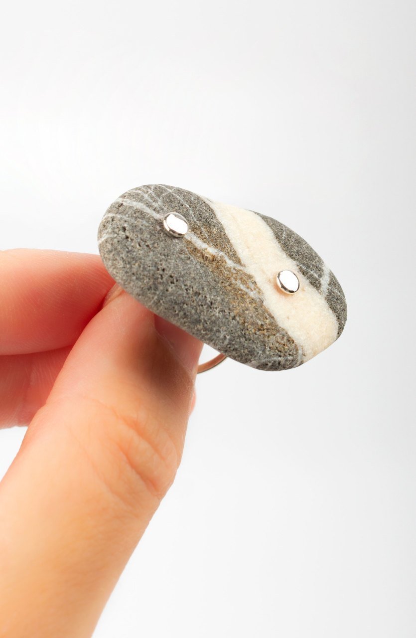 Çakıl Taşı Şans Yüzüğü / Geniş Beyaz Çizgili