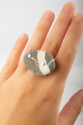 Çakıl Taşı Şans Yüzüğü / Geniş Beyaz Çizgili