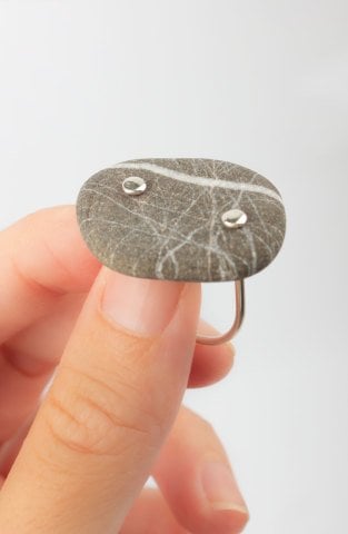 Çakıl Taşı Şans Yüzüğü / Dalgalı Beyaz Çizgi